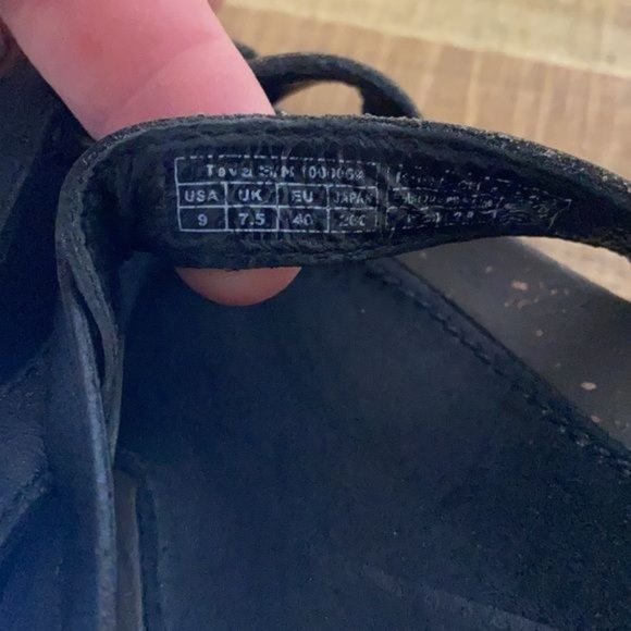 TEVA Leather Strappy Thong Sandals: Size 9 - Picture 7 of 7